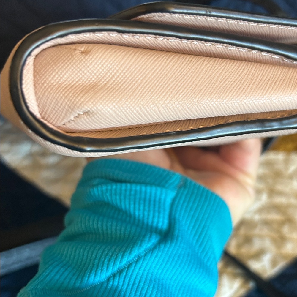 Kate Spade New York Laurel Way Winni crossbody in a two-tone black/light pink. - Picture 7 of 11